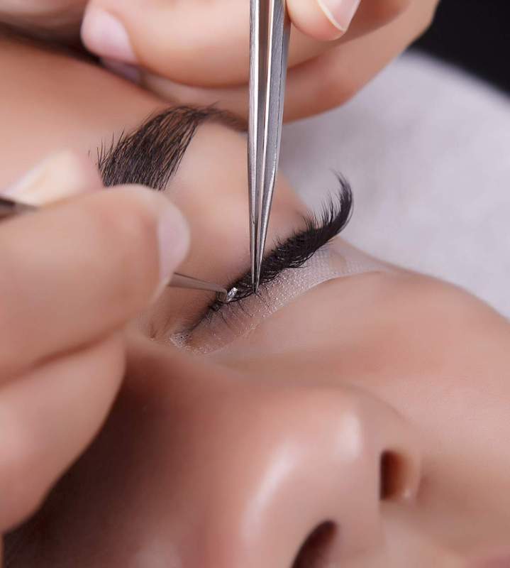 Pose d’extension de cils Mezzavia